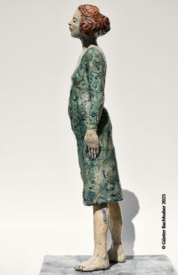 FRAU MIT GRÜNEM KLEID - Keramik - ca. 40 cm - 550,- EUR