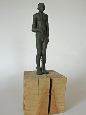 JUNGE STEHEND – 2014 - schwarzer Ton – 22 cm 