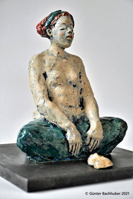 SITZENDE - 2021 - Keramik - 21 cm