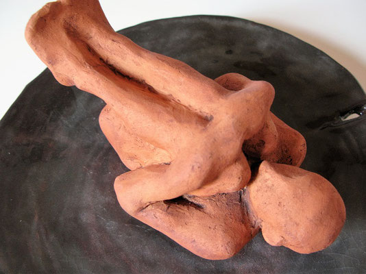 AUF DEM PRÄSENTIERTELLER – 2013 - Keramik – 8 x 20 cm