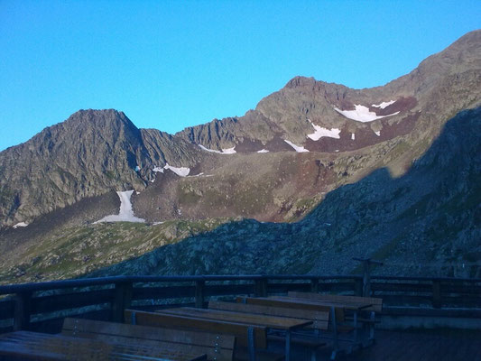 Blick von der Terrasse im Morgengrauen