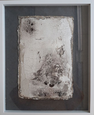 Intonaco auf Seidelbastpaper ca. 40x30, 2019, schwebend gerahmt