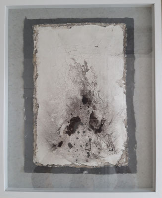 Intonaco auf Seidelbastpapier ca. 40x30, 2019, schwebend gerahmt