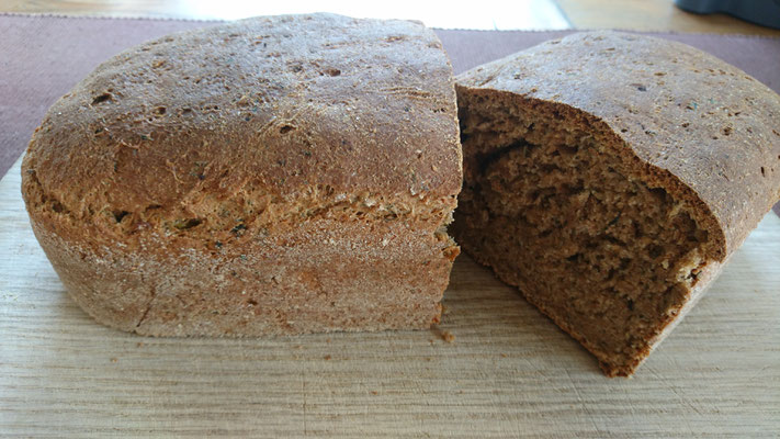 Kartoffelbrot mit Brennnesseln