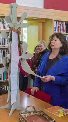 Petits livres exposés dans l'Orangerie du parc de rentilly 