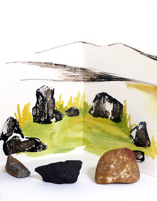 Au fil des pierres 4 - encre de chine, aquarelle, sable, pierres