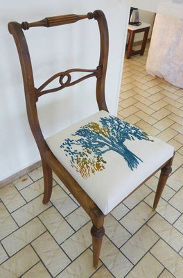 chaise réalisée avec impression de gravure sur bois sur tissu et mise en forme par Fabienne Morane