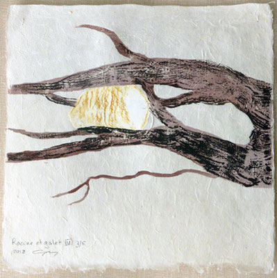 Racine et galet IV - 2018 - gravure sur bois et estampage sur papier Lokta 25 x 25 cm