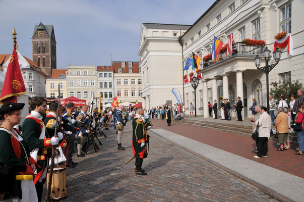 Welcoming the troops in front of the town hall