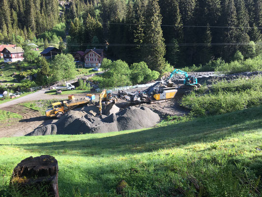 Mobile Brechanlage im Chästalbach