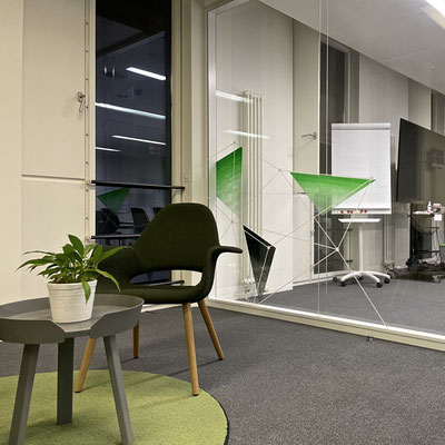 HIS HARMONISIERUNG DER INFORMATIK IN DER STRAFJUSTIZ BERN Glastrennwandgestaltung gesprayt, Schablonentechnik, Werbetechnik