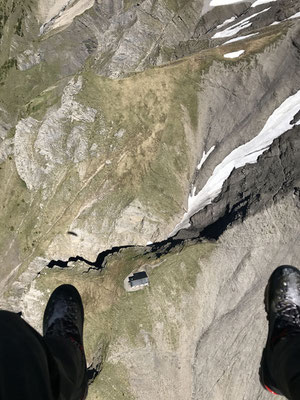 Lonerhütte aus der Vogelperspektive mit eigenem Schatten. (Bild: Georg)