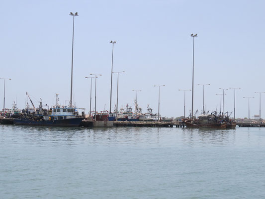 Quai du port de pêche de Banjul.