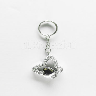 porta chiavi farfalla argentata con cuoricino 3 cm x 3 cm € 2,50