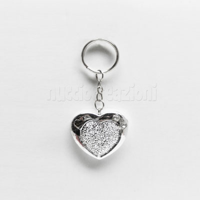 porta chiavi argentato cuore 4 cm x 4 cm € 2,50