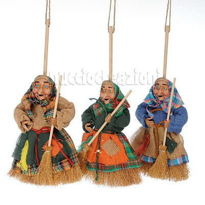 BEFANA SU SCOPA 18CM € 6,00