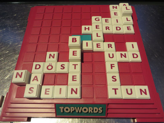 "Topwords", die dreidimensionale Variante von "Scrabble", bietet neue Word-Möglichkeiten in alle Richtungen.