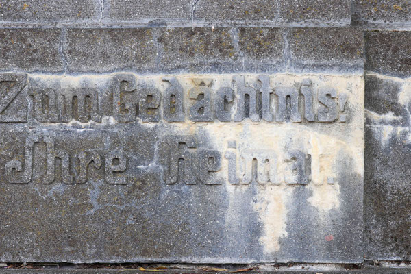 Betonoberfläche mit starken Kalksinterablagerungen