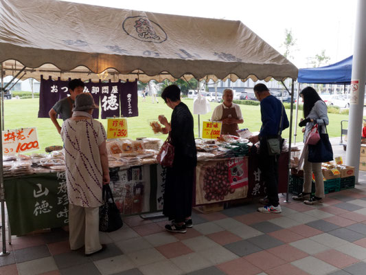 きたもと朝市に出店した北本あきんど市