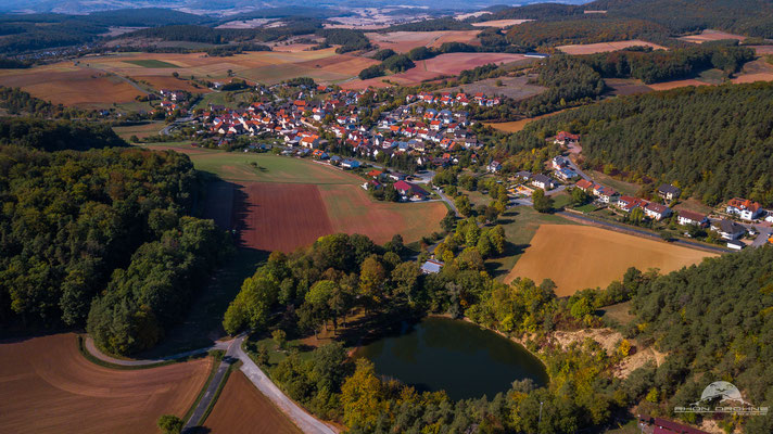 Frickenhausen mit See