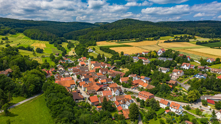 Angrenzend am Naturschutzgebiet hohe Rhön liegt das wunderschöne Dorf Roth