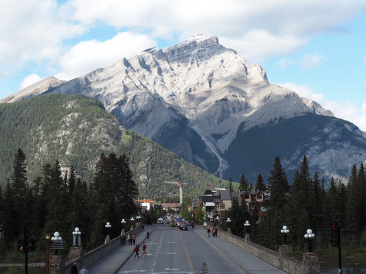 Cascade Mt. with Banff Ave.