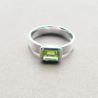 ring-Peridot-7x5-925-silber-sterling.jpg
