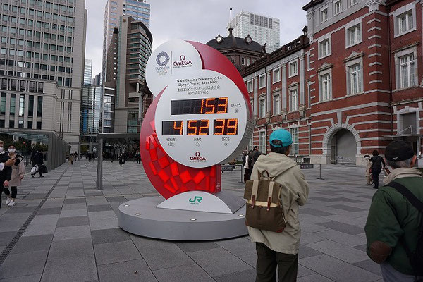 東京駅丸の内のオリンピックカウントダウン時計