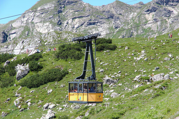 Nebelhornbahn auf dem Weg zum Gipfel - Bergbahn im Sommer inklusive