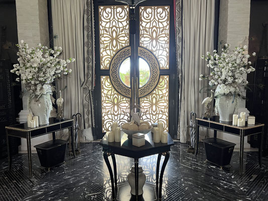 bouquet-de-fleurs-artificielles-haut-de-gamme-realises-sur-mesure-pour-le-palais-ronsard-marrakech