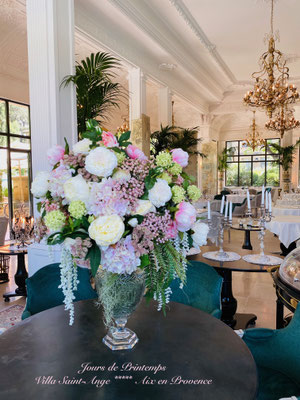 composition-florale-artificielle-sur-mesure-pour-la-villa-saint-ange-aix-en-provence