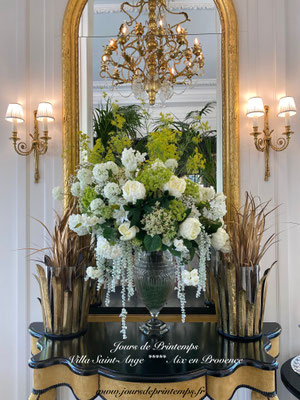 composition-florale-artificielle-sur-mesure-pour-la-villa-saint-ange-aix-en-provence
