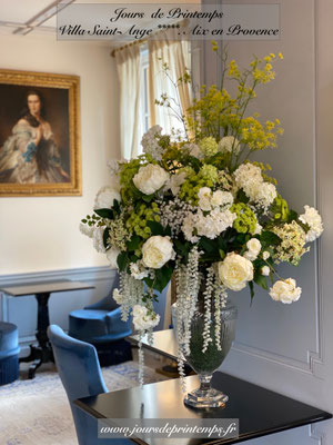 composition-florale-artificielle-sur-mesure-pour-la-villa-saint-ange-aix-en-provence