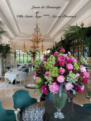 composition-florale-artificielle-sur-mesure-pour-la-villa-saint-ange-aix-en-provence
