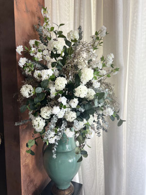 bouquet-de-fleurs-artificielles-haut-de-gamme-realises-sur-mesure-pour-le-palais-ronsard-marrakech