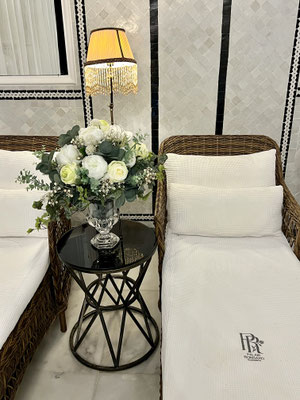 bouquet-de-fleurs-artificielles-haut-de-gamme-realises-sur-mesure-pour-le-palais-ronsard-marrakech