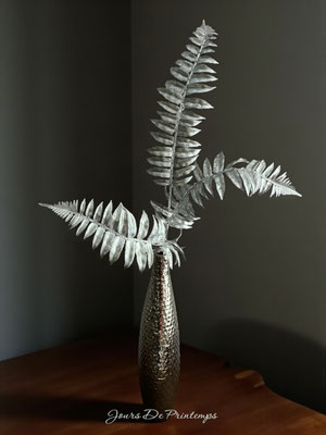 Branche de Fougère argentée artificielle haut de gamme
