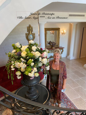 composition-florale-artificielle-sur-mesure-pour-la-villa-saint-ange-aix-en-provence