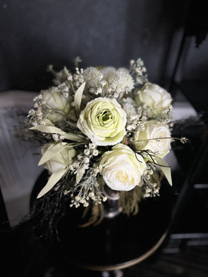 bouquet-de-fleurs-artificielles-haut-de-gamme-realises-sur-mesure-pour-le-palais-ronsard-marrakech