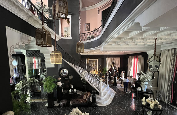bouquet-de-fleurs-artificielles-haut-de-gamme-realises-sur-mesure-pour-le-palais-ronsard-marrakech