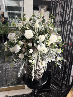 bouquet-de-fleurs-artificielles-haut-de-gamme-realises-sur-mesure-pour-le-palais-ronsard-marrakech