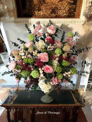 composition-realisee-sur-mesure-en-fleurs-artificielles-haut-de-gamme-pour-le-chateau-de-bonnebaud