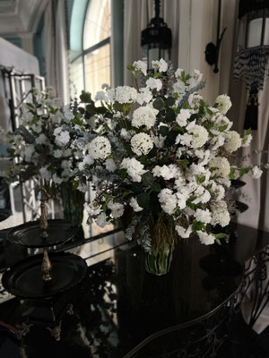 bouquet-de-fleurs-artificielles-haut-de-gamme-realises-sur-mesure-pour-le-palais-ronsard-marrakech