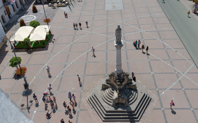 Der Glockenturm auf dem Hauptplatz kann bestiegen werden...