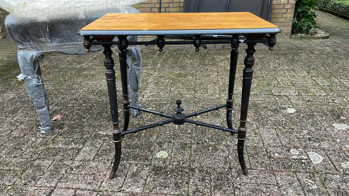 drechselchic (soll zum schwarzen Stuhl dabei), ganz famos