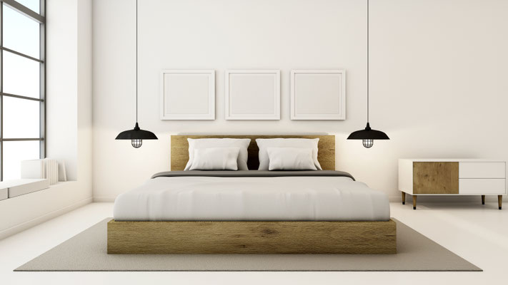 Schlafzimmer, clean, klar, weiß, großes Bett aus Holz