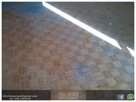 Foto prima del restauro parquet esistente in rovere mosaico
