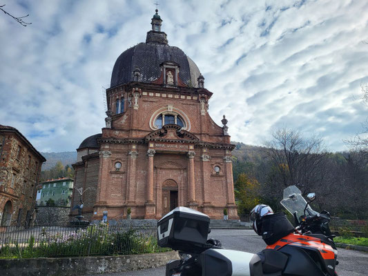 Kirche bei Garessio Richtung Colle del Quazzo