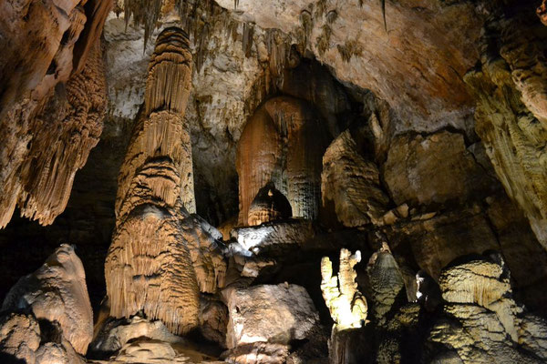 Stalagmiten bis zu 20 m hoch