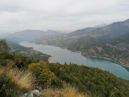 Schöne Fahrt entlang am Lac de Serre-Poncon